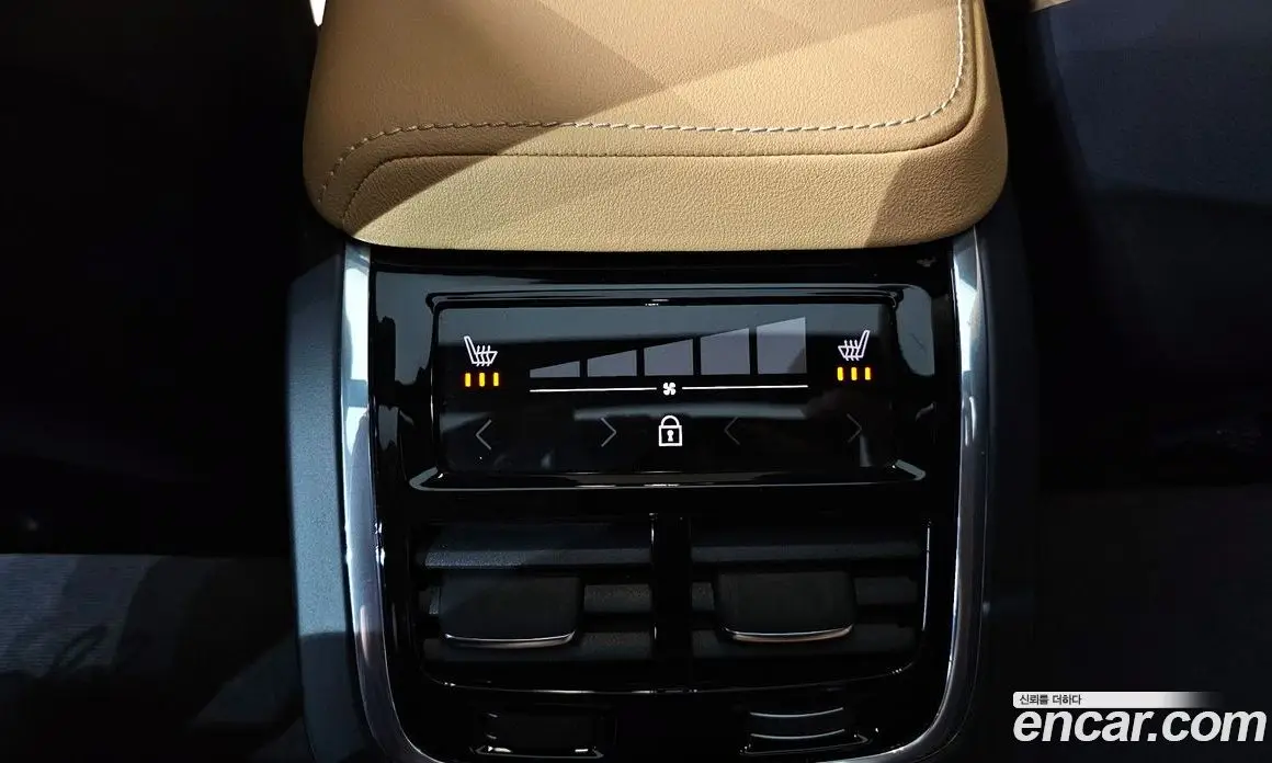 Volvo XC60 2023 2.0 автомат (гидро), фото 19