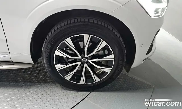 Volvo XC60 2023 2.0 автомат (гидро), миниатюра 5