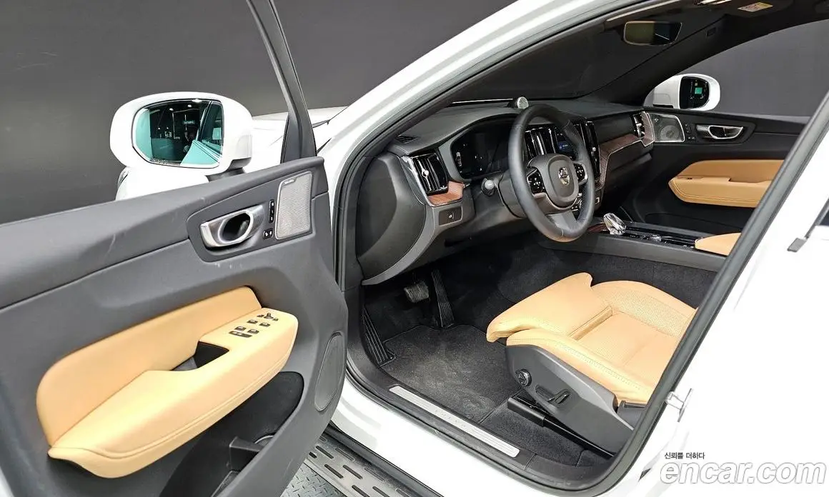 Volvo XC60 2023 2.0 автомат (гидро), фото 10