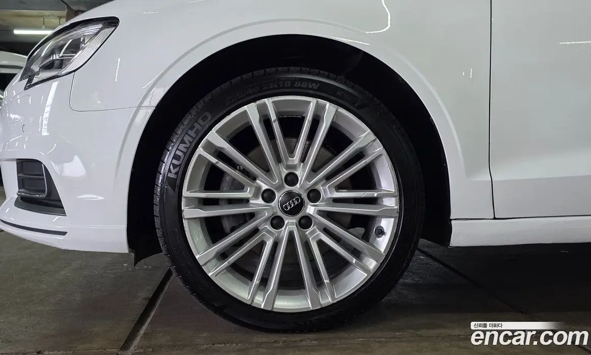 Audi A3 2018 2.0 автомат (гидро), фото 12