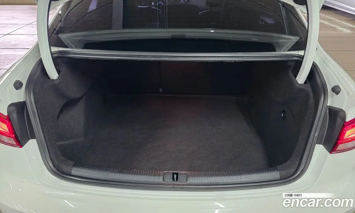 Audi A3 2018 2.0 автомат (гидро), фото 13