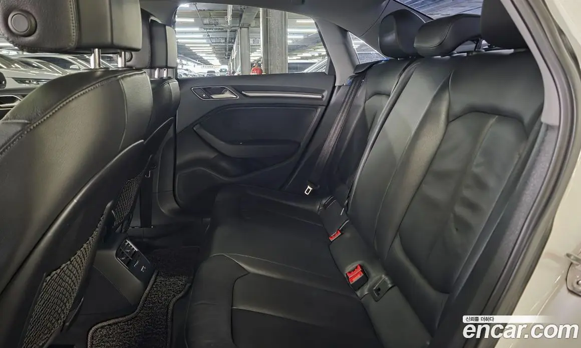 Audi A3 2018 2.0 автомат (гидро), фото 6