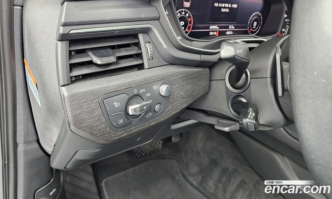Audi A4 2019 2.0 автомат (гидро), фото 25