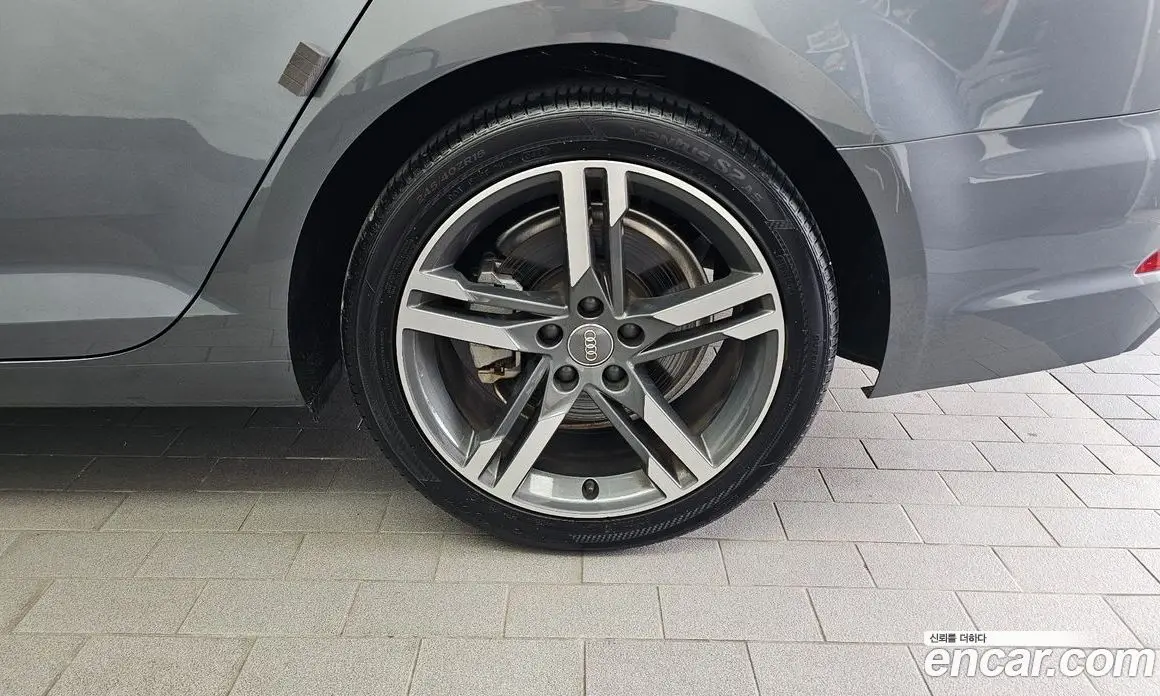 Audi A4 2019 2.0 автомат (гидро), фото 7