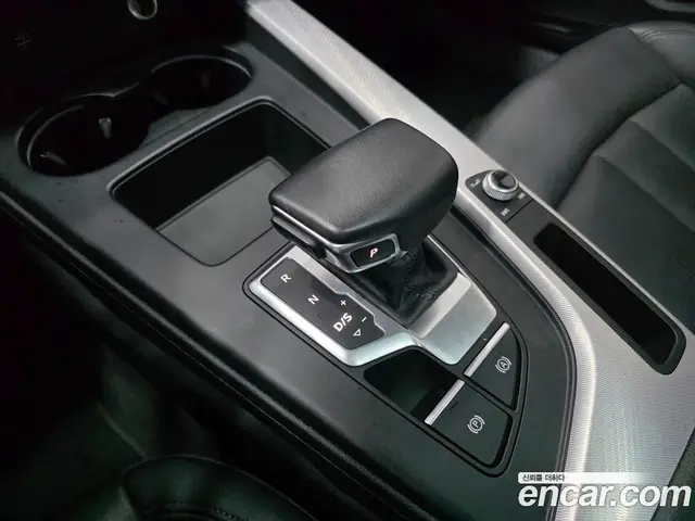 Audi A4 2023 2.0 автомат (гидро), миниатюра 9