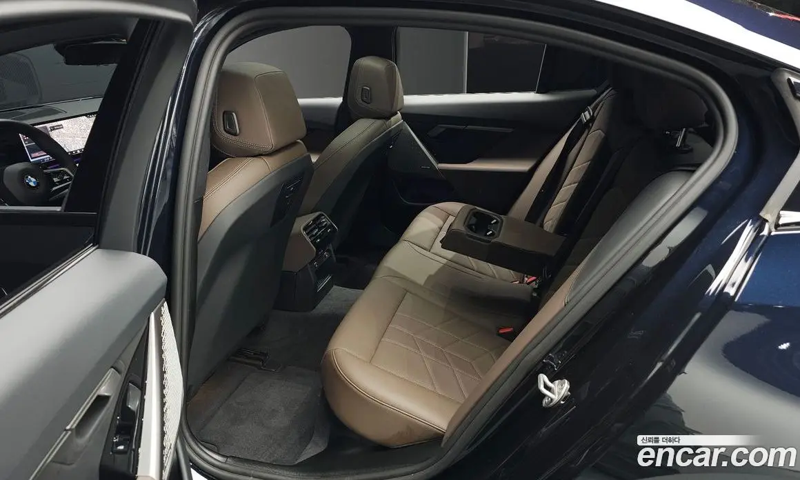 BMW 5 серия 2025 2.0 автомат (гидро), фото 17