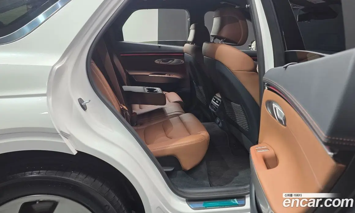 Genesis GV70 2025 2.5 автомат (гидро), фото 17
