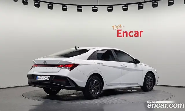 Hyundai Avante 2023 1.6 автомат (гидро), миниатюра 2