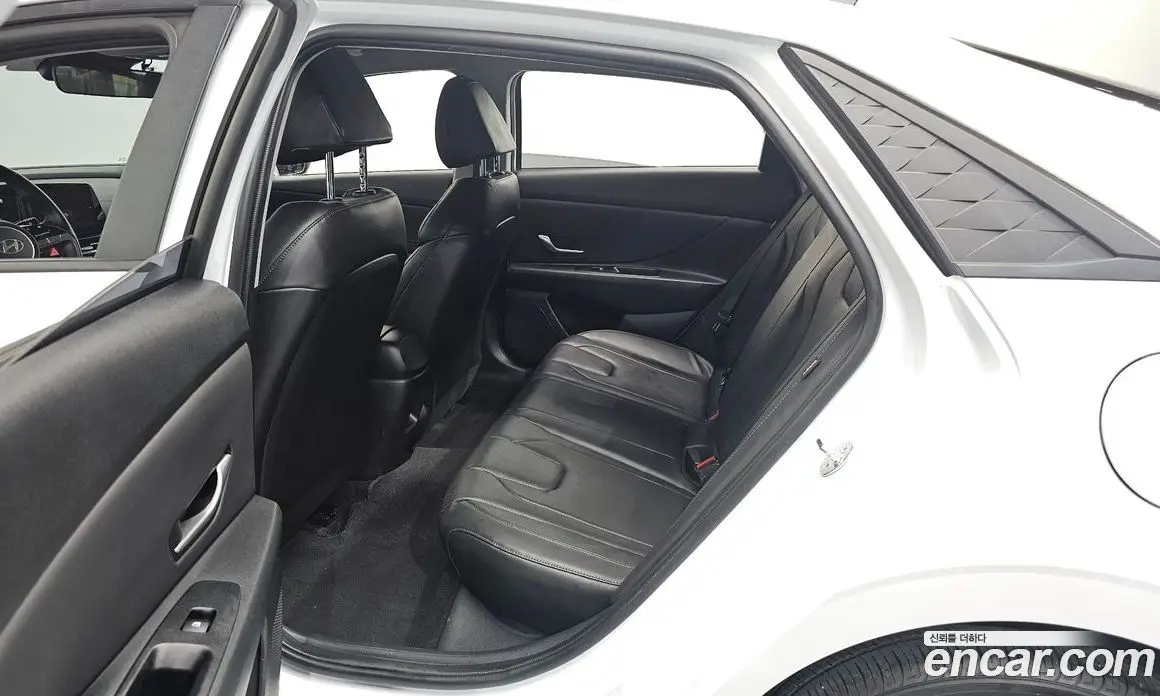 Hyundai Avante 2023 1.6 автомат (гидро), фото 11
