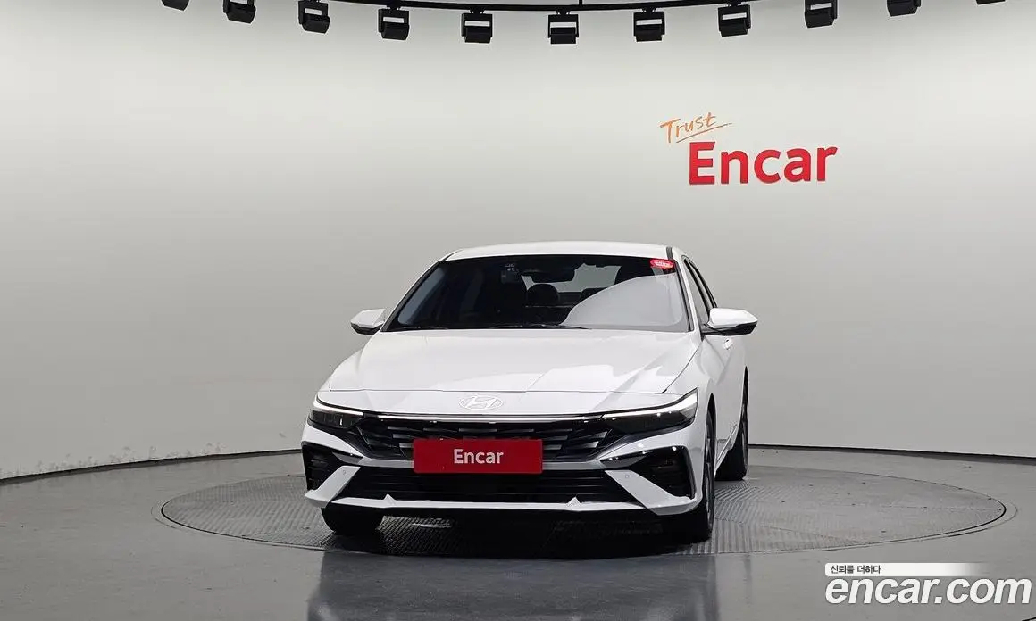 Hyundai Avante 2023 1.6 автомат (гидро), фото 3