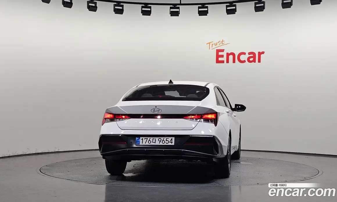 Hyundai Avante 2023 1.6 автомат (гидро), фото 4