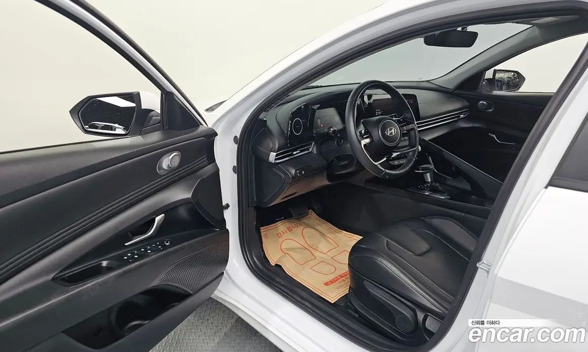 Hyundai Avante 2023 1.6 автомат (гидро), фото 10