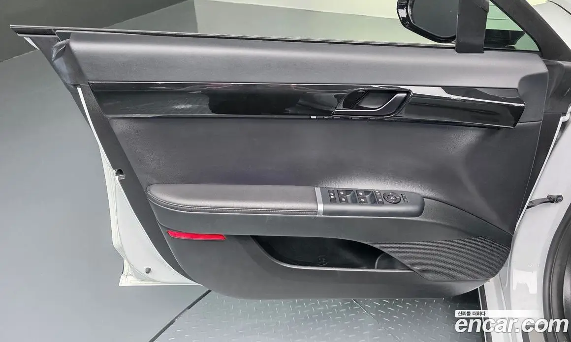 Hyundai Grandeur 2023 1.6 автомат (гидро), фото 14