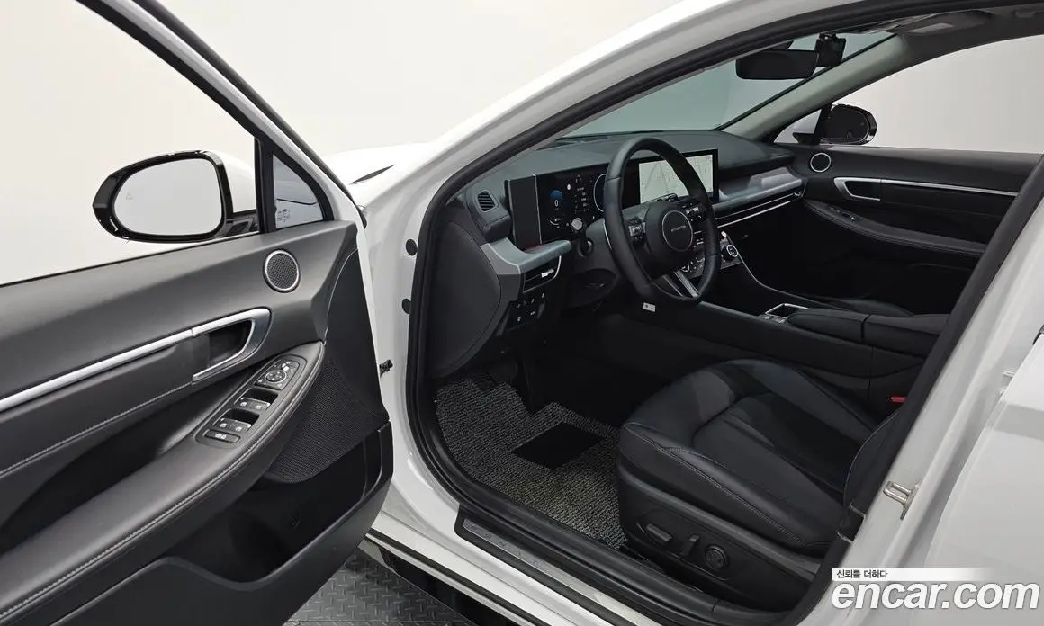 Hyundai Sonata 2023 2.0 автомат (гидро), фото 13