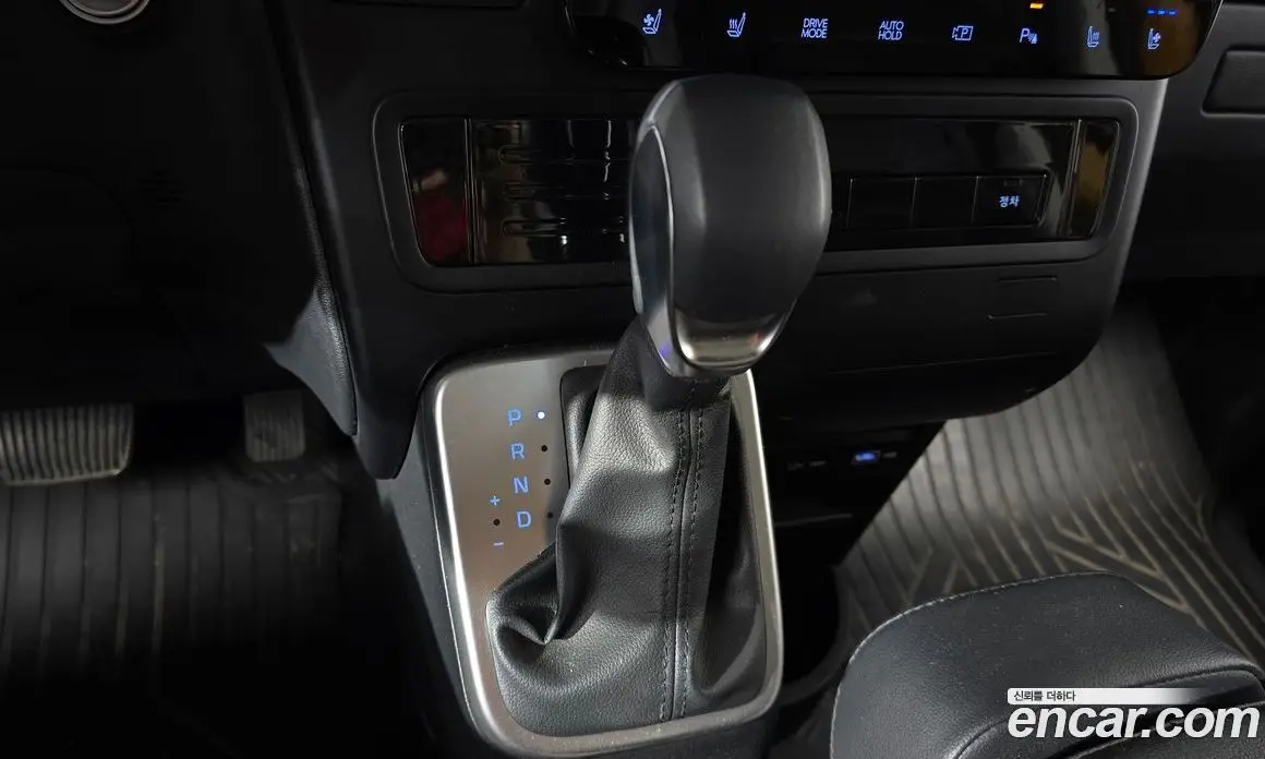Hyundai Staria 2022 3.5 автомат (гидро), фото 12