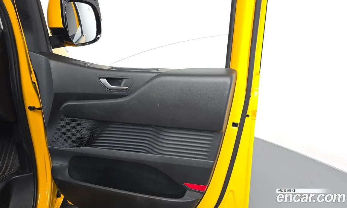 Hyundai Staria 2022 3.5 автомат (гидро), фото 14
