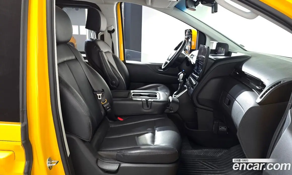 Hyundai Staria 2022 3.5 автомат (гидро), фото 16