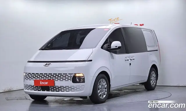 Hyundai Staria 2023 3.5 автомат (гидро), миниатюра 1