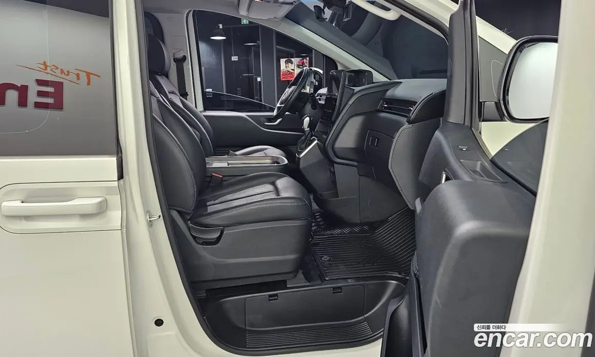 Hyundai Staria 2023 3.5 автомат (гидро), фото 11