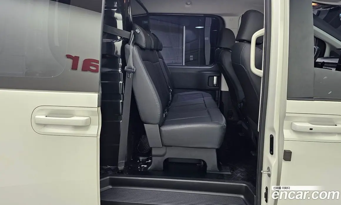 Hyundai Staria 2023 3.5 автомат (гидро), фото 12