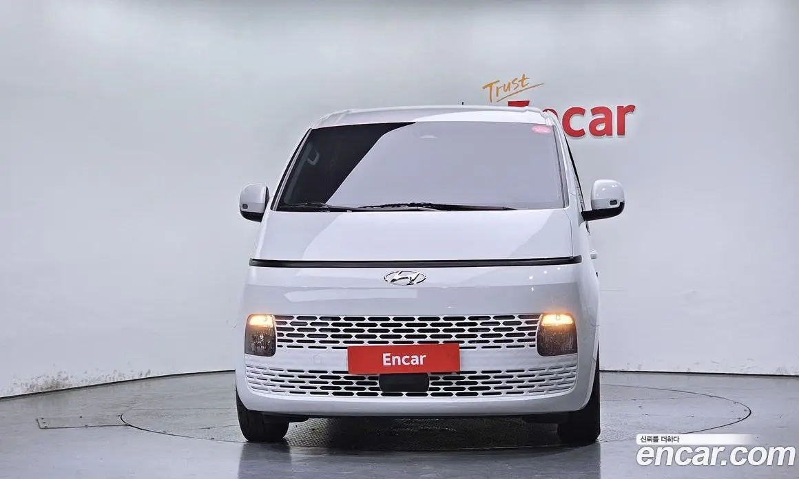 Hyundai Staria 2023 3.5 автомат (гидро), фото 3