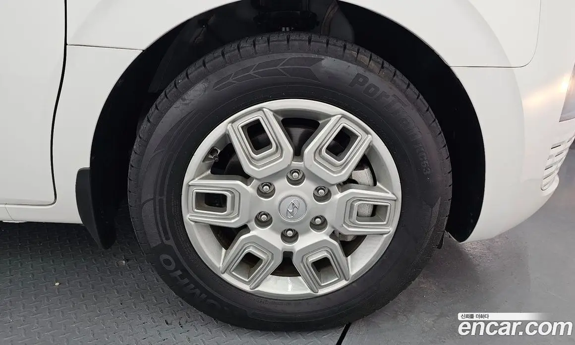 Hyundai Staria 2023 3.5 автомат (гидро), фото 5