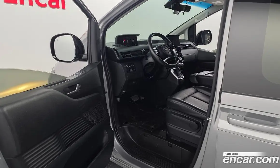 Hyundai Staria 2023 2.2 автомат (гидро), фото 13