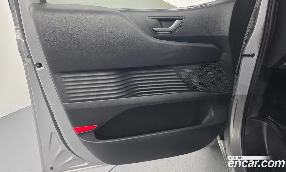 Hyundai Staria 2023 2.2 автомат (гидро), фото 14