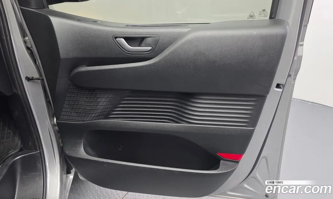 Hyundai Staria 2023 2.2 автомат (гидро), фото 15