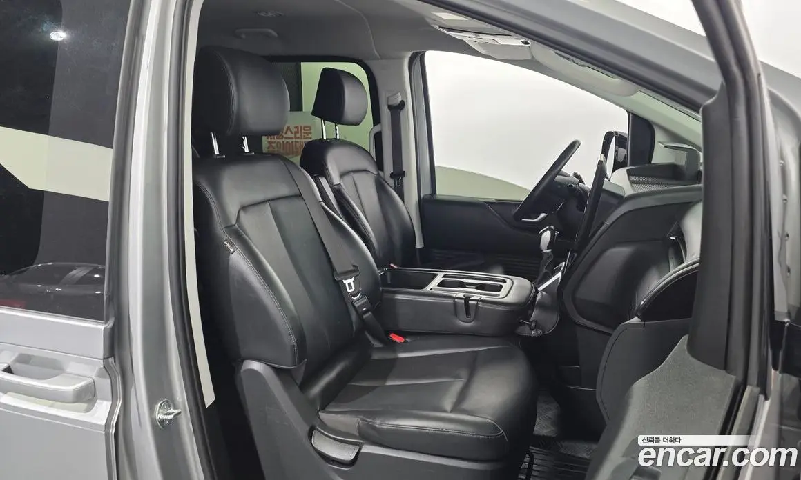 Hyundai Staria 2023 2.2 автомат (гидро), фото 16