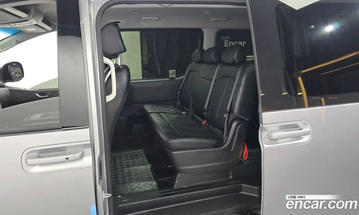 Hyundai Staria 2023 2.2 автомат (гидро), фото 17