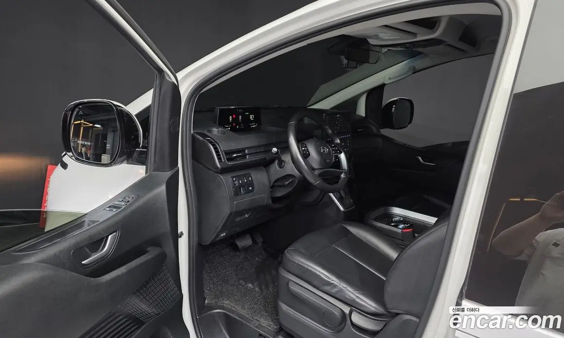 Hyundai Staria 2024 2.2 автомат (гидро), фото 13