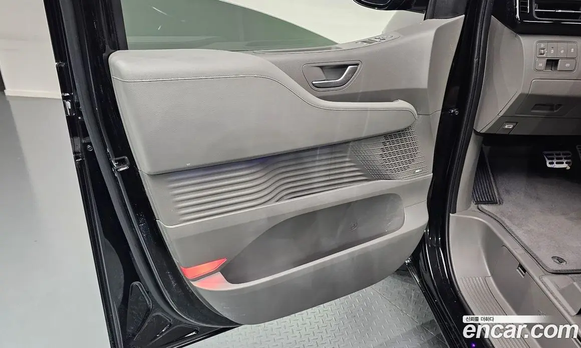 Hyundai Staria 2025 2.2 автомат (гидро), фото 14