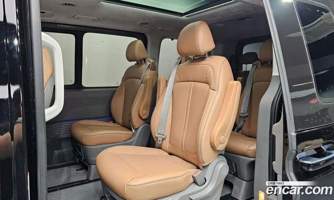 Hyundai Staria 2025 2.2 автомат (гидро), фото 17