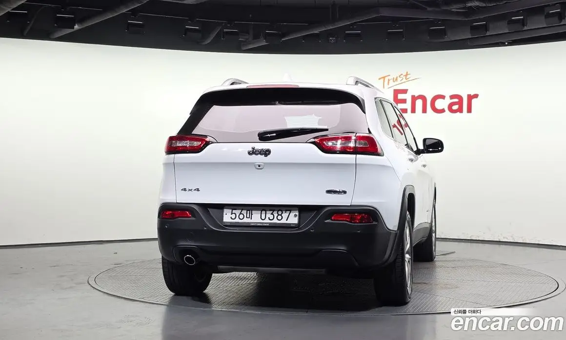 Jeep Cherokee 2016 2.4 автомат (гидро), фото 4