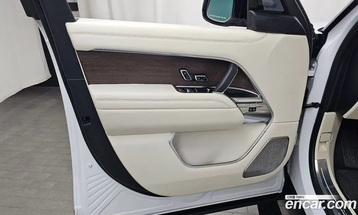 Land Rover Range Rover 2023 4.4 автомат (гидро), фото 13