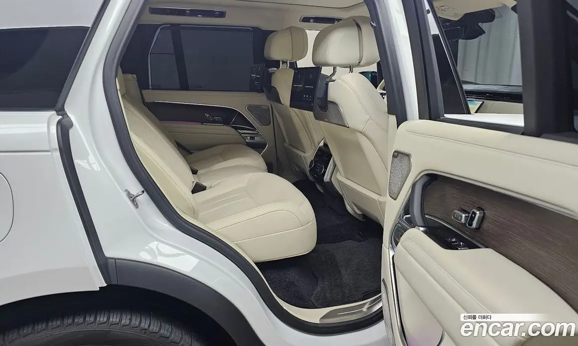 Land Rover Range Rover 2023 4.4 автомат (гидро), фото 16