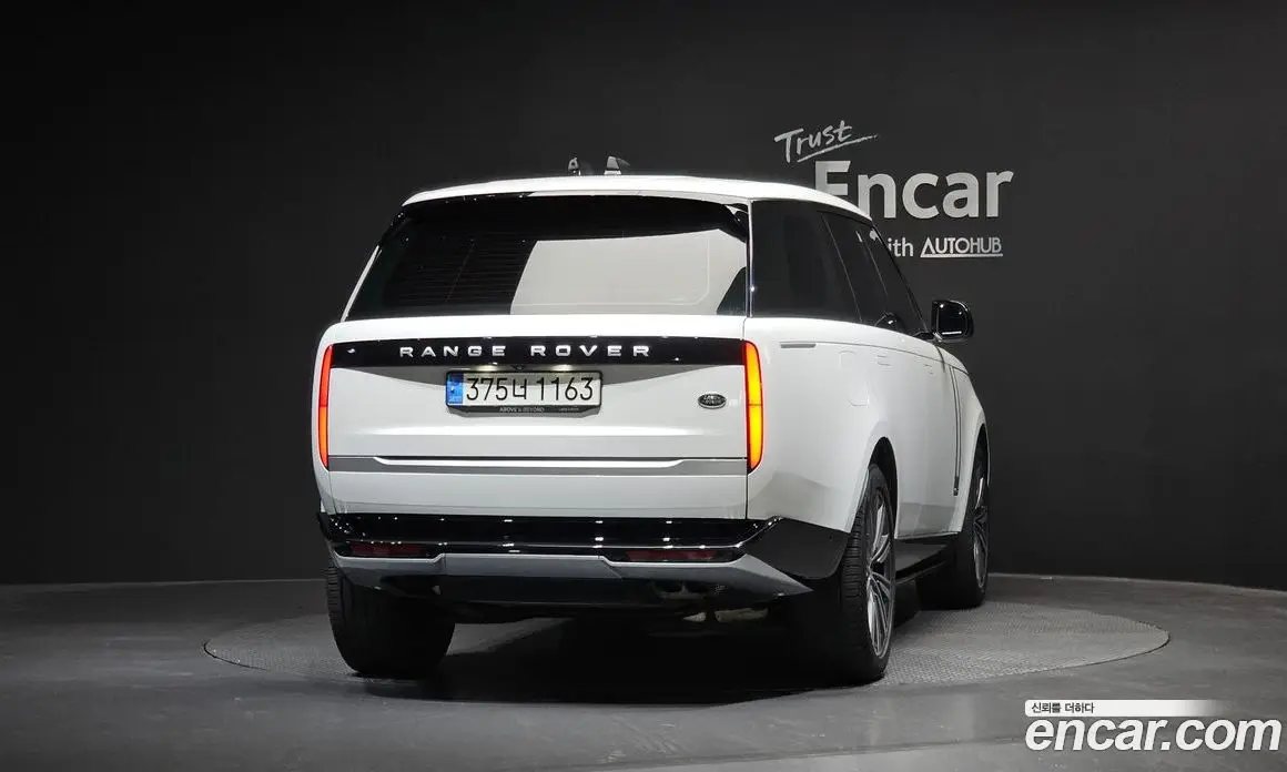 Land Rover Range Rover 2023 4.4 автомат (гидро), фото 3