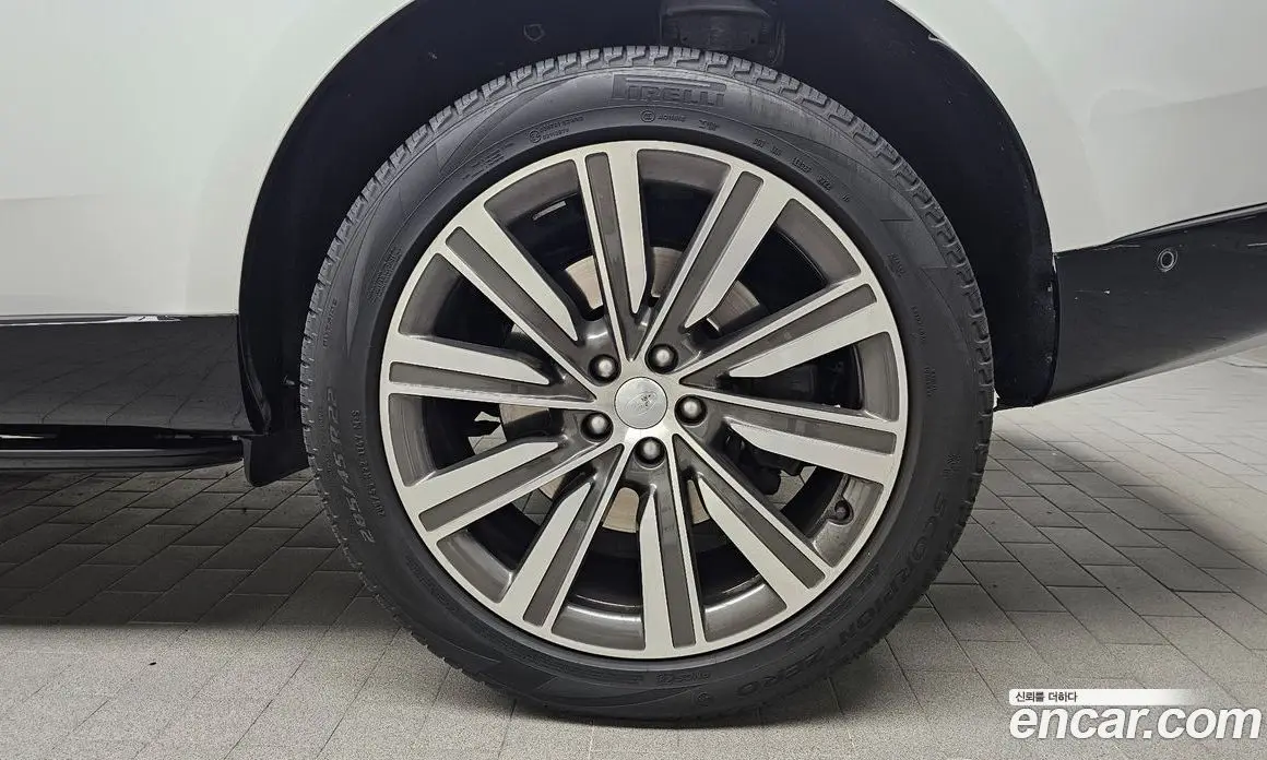 Land Rover Range Rover 2023 4.4 автомат (гидро), фото 6