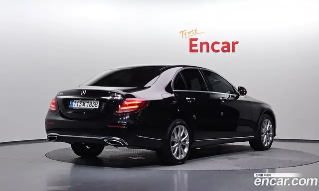 Mercedes-Benz E-Class 2020 2.0 автомат (гидро), миниатюра 2