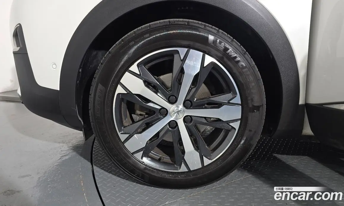 Peugeot 5008 2020 1.5 автомат (гидро), фото 5