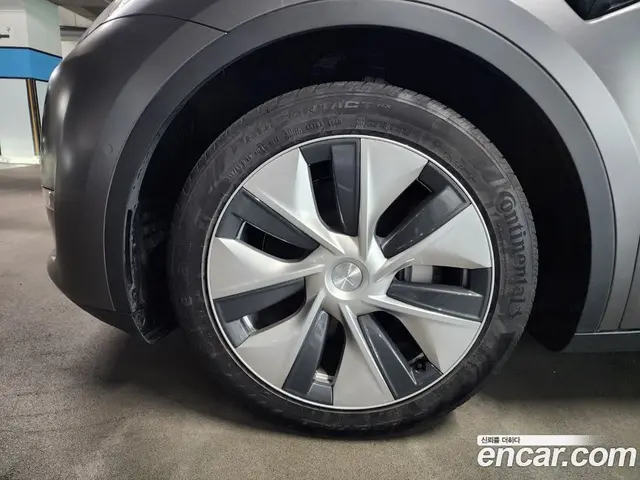 Tesla Model Y 2022 0.2 автомат (гидро), миниатюра 5