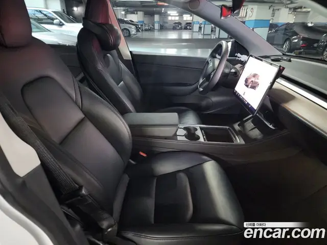 Tesla Model Y 2022 0.2 автомат (гидро), миниатюра 7