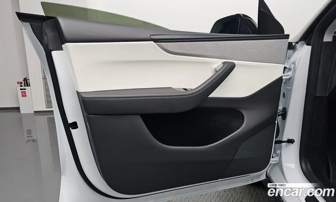 Tesla Model Y 2025 0.2 автомат (гидро), фото 13