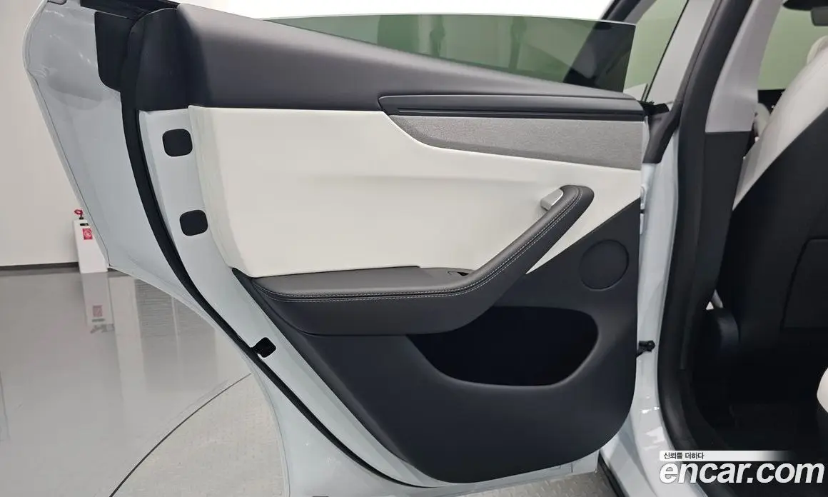 Tesla Model Y 2025 0.2 автомат (гидро), фото 14