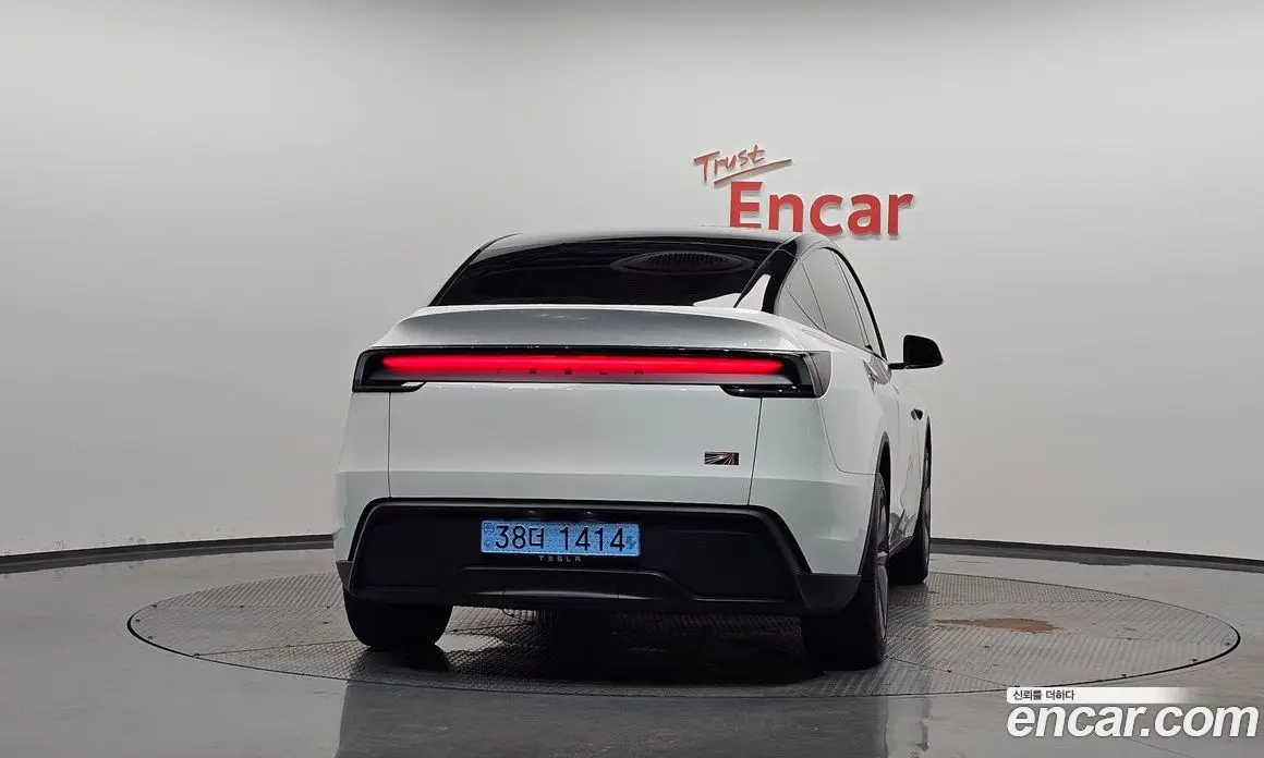 Tesla Model Y 2025 0.2 автомат (гидро), фото 3