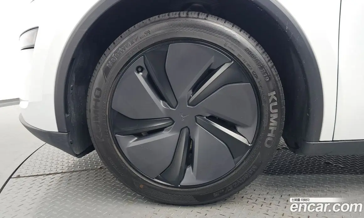 Tesla Model Y 2025 0.2 автомат (гидро), фото 4