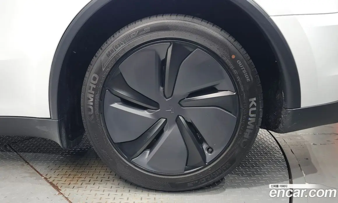 Tesla Model Y 2025 0.2 автомат (гидро), фото 6