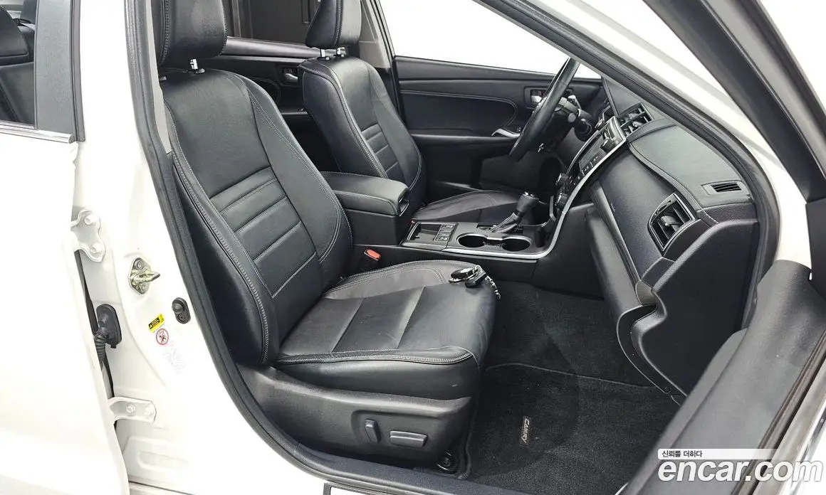 Toyota Camry 2016 2.5 автомат (гидро), фото 12