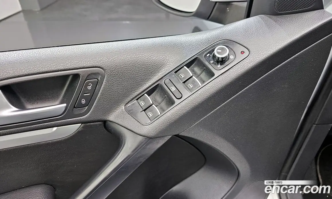 Volkswagen Tiguan 2013 2.0 автомат (гидро), фото 16 Volkswagen Tiguan 2013 2.0 автомат (гидро), фото 16